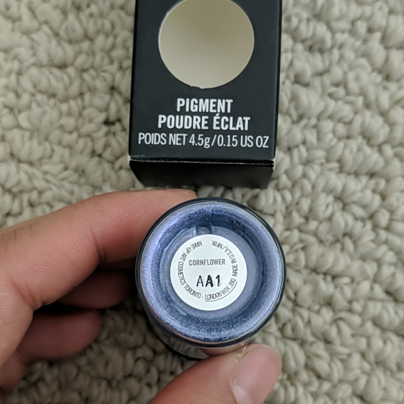 Brand new MAC Cornflower Pigment Powder - Picture 2 of 4
